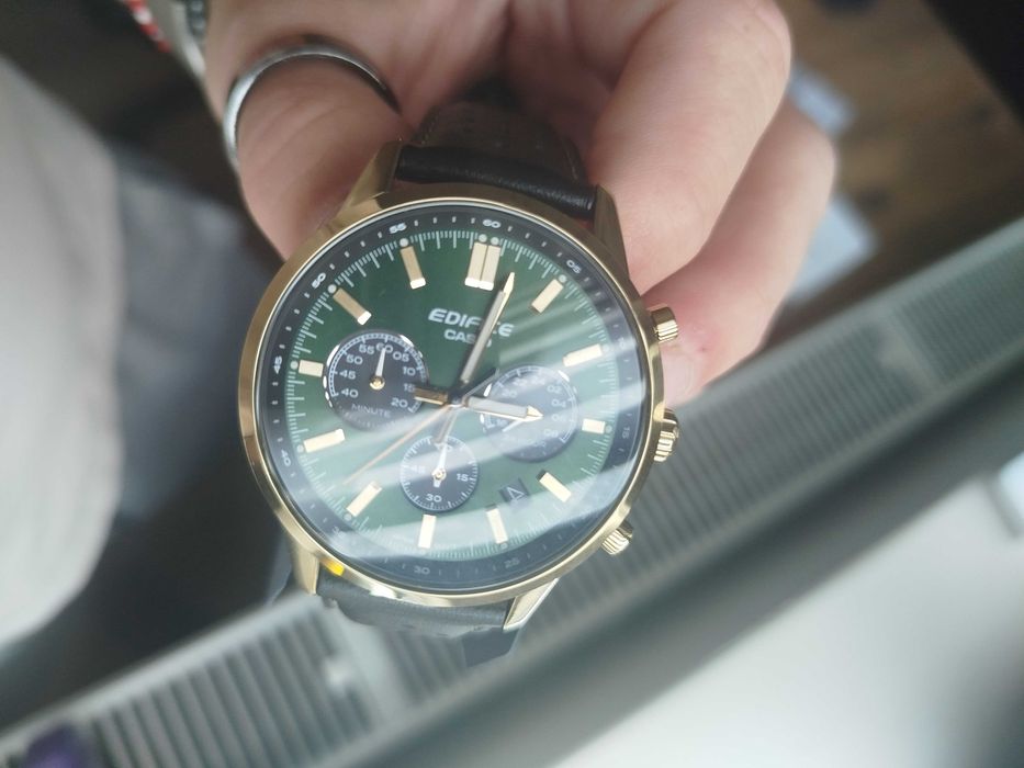 Часовник Casio Edifice - златист корпус, зелен циферблат и кожаа
