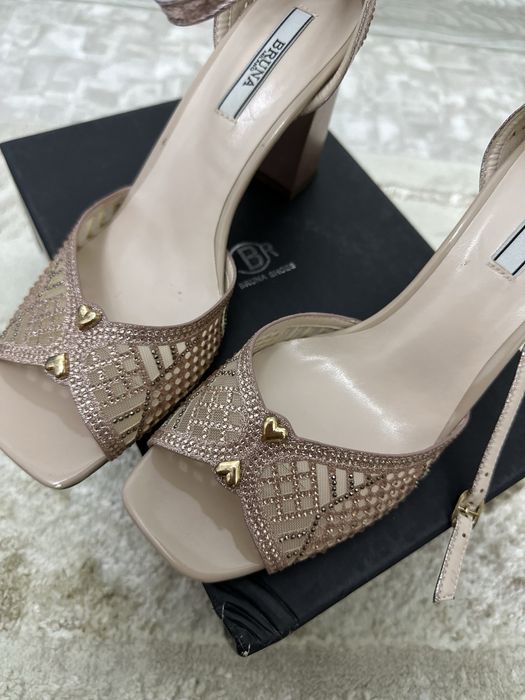 Босоножка туфли каблук