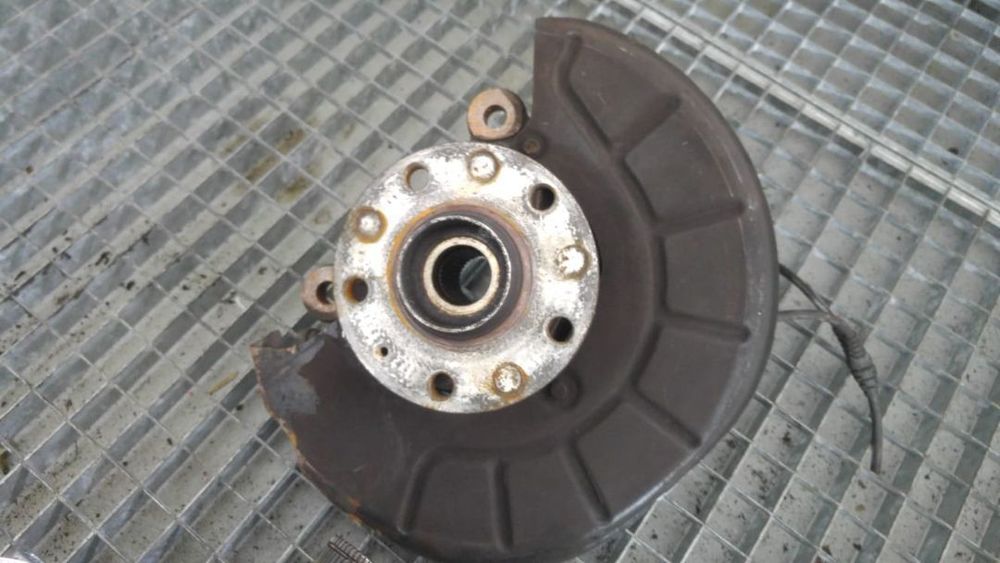 Fuzeta stanga fata vw touran 1t