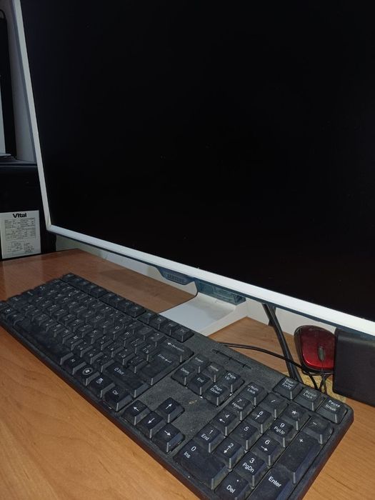 Stol kompyuteri komplekti