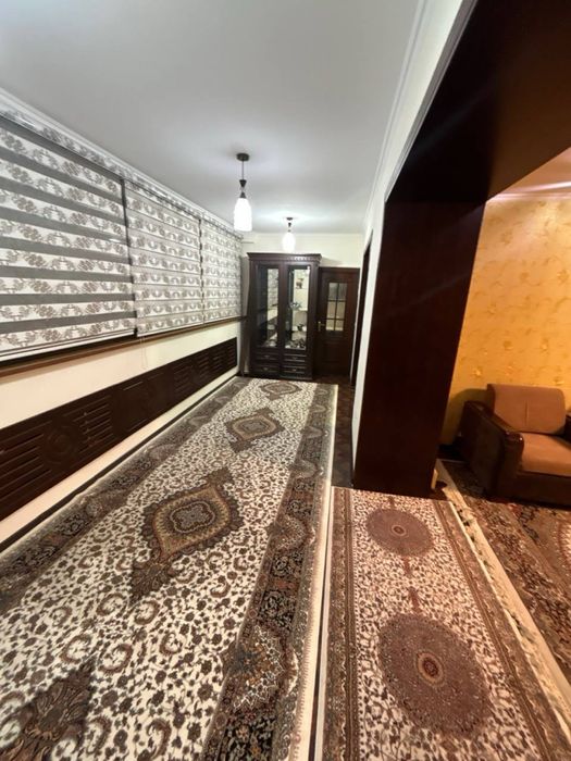 Ц 1 сдаются 4 х комнатная квартира в цегтре города.