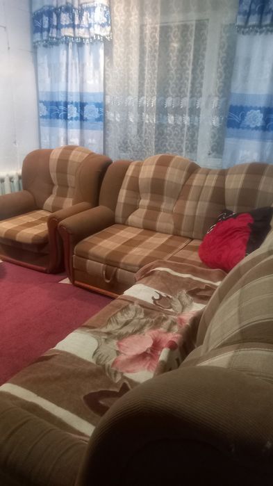 Продам угловой диван с креслом кроватью
