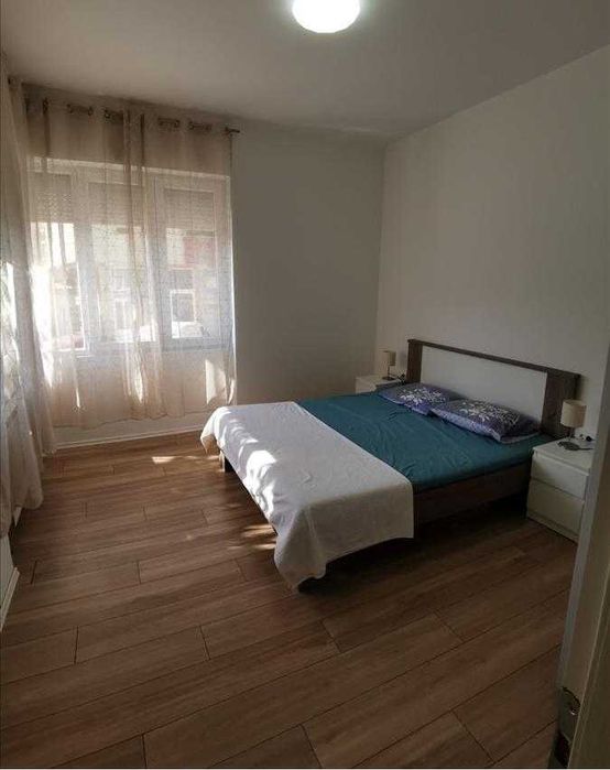 Дава се под наем Двустаен апартамент в Бургас, Център - 68 кв.м за 153 € - Снимка #1