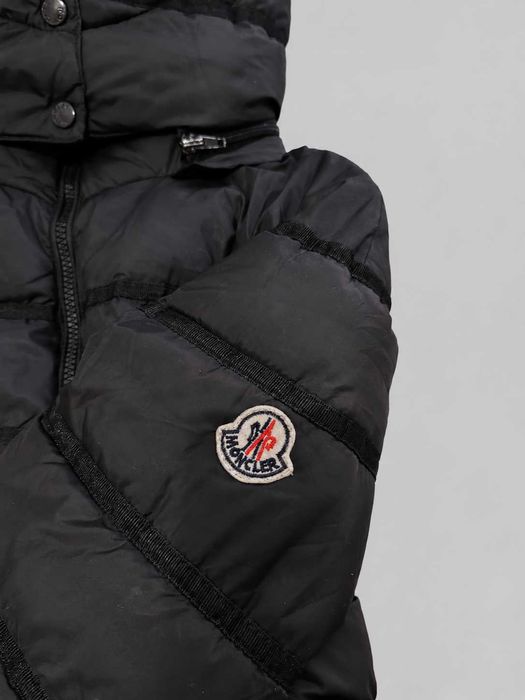 Geacă matlasată neagră Moncler cu glugă detașabilă, mărimea 3
