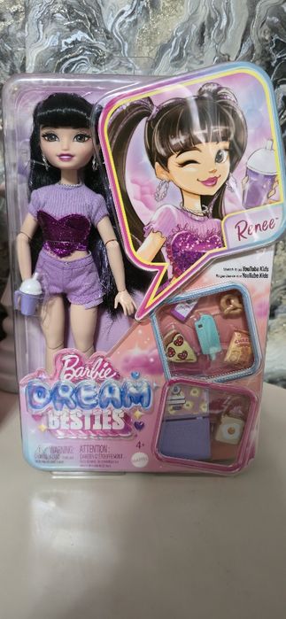 Страхотната кукла Renee, дело на Barbie е перфектният подарък за всяко момиченце. Тя е облечена в уникален тоалет и пристига с 11 тематични влог аксес