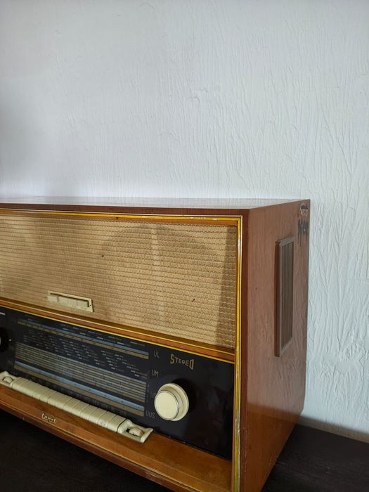 Radio Capri Grossuper 6401