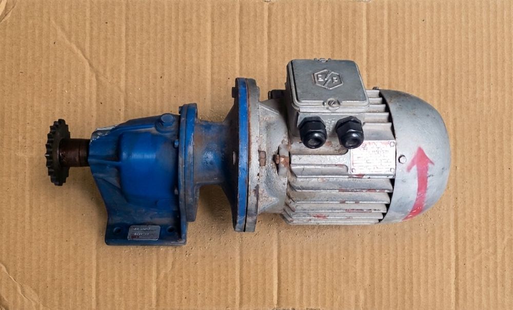 Motor electric trifazat/monofazat cu reductor