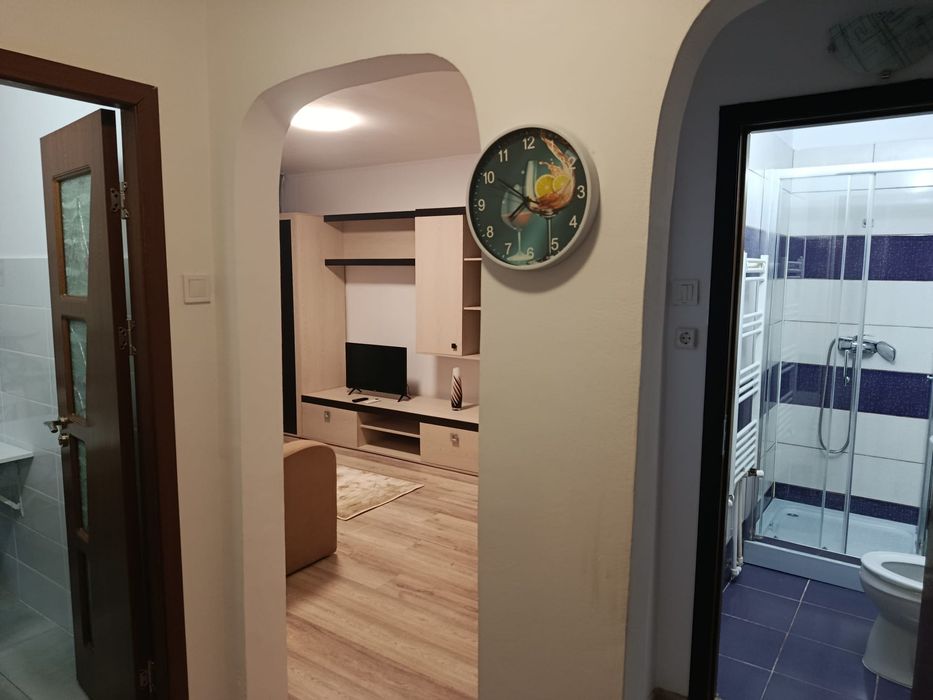 Închiriez garsoniera
