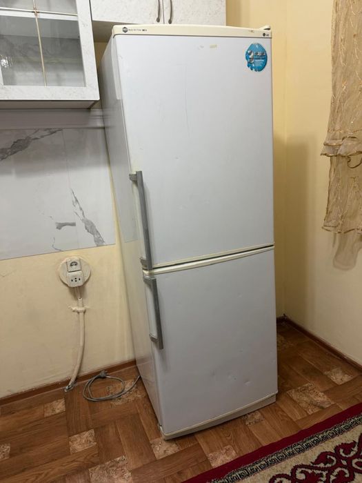 продам холодильник LG