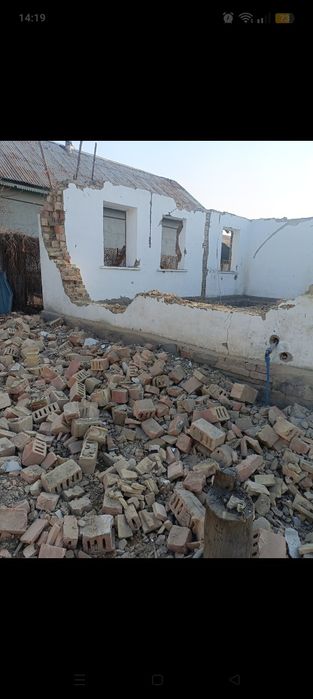 Срочно отдам красный кирпич