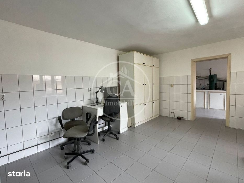 Casa de vânzare cu 8 camere de tip P+E+M in zona Rogerius, Oradea