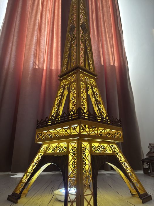 Айфелова кула от дърво