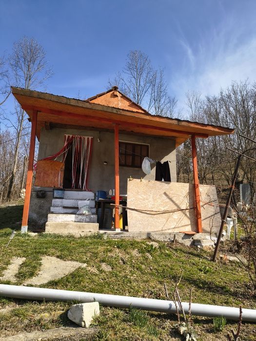 Vânzare casa la tara