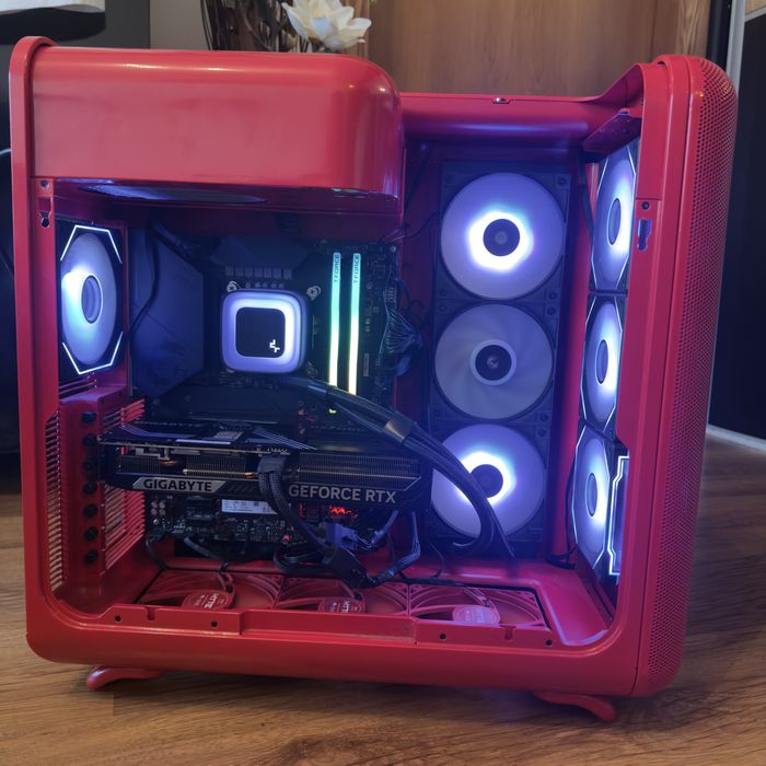 Геймърски компютър/ I7 10700K/Водно/32GB/RTX 5070/1TB SSD+1TB HDD