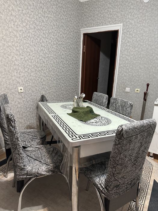 Стол кухонный