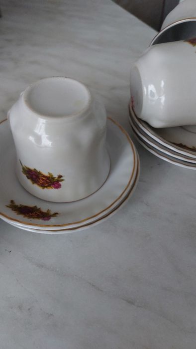 Cești cafea și farfurioare