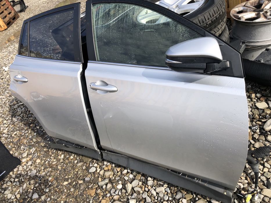Usa dreapta fata/usa dreapta spate Toyota rav 4. 2013-2017. Oglinda