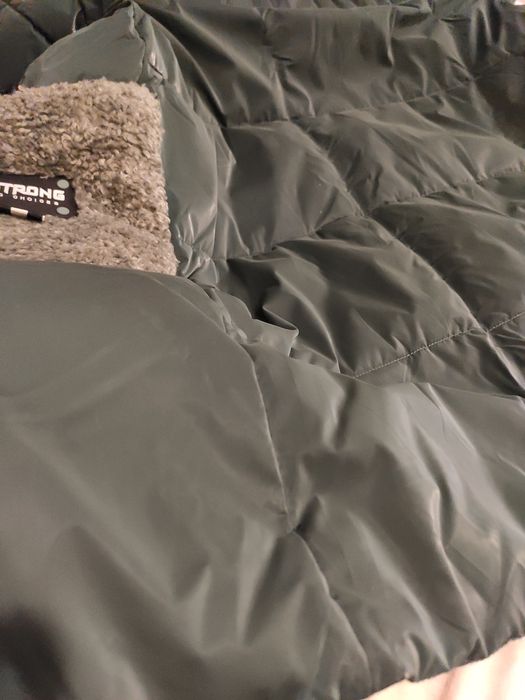 Продам зимний пуховик на девочку