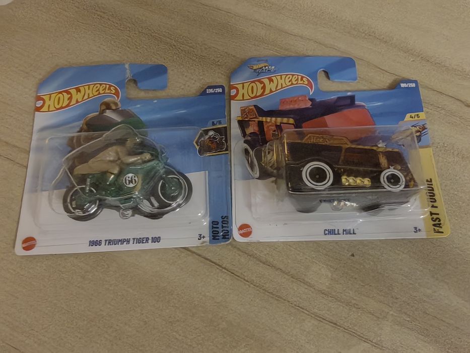 Продаю машинки Hot wheels