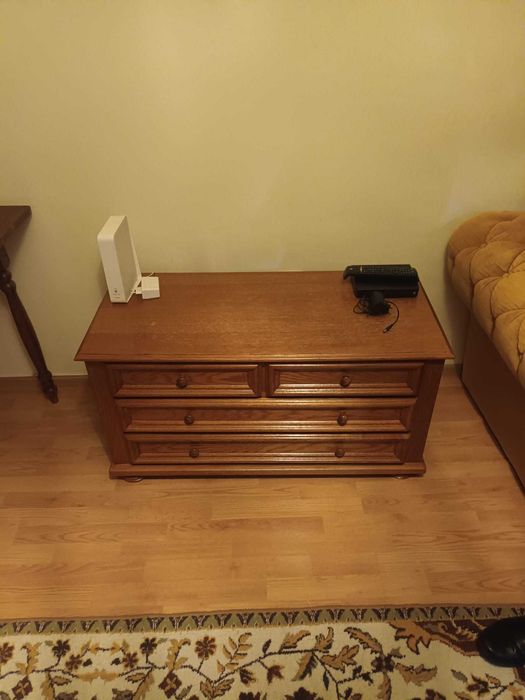 Set 2 noptiere și comoda din lemn masiv