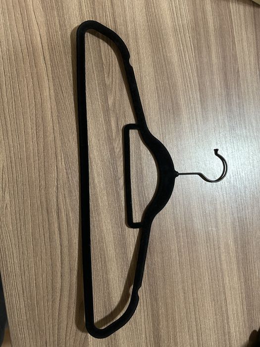 Замшевые вешалки