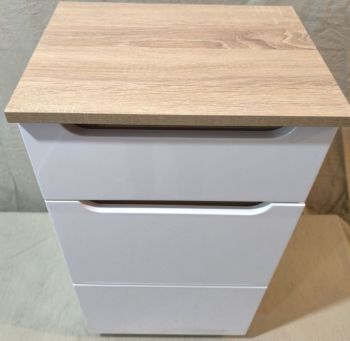 Тумбочка, состояние новой