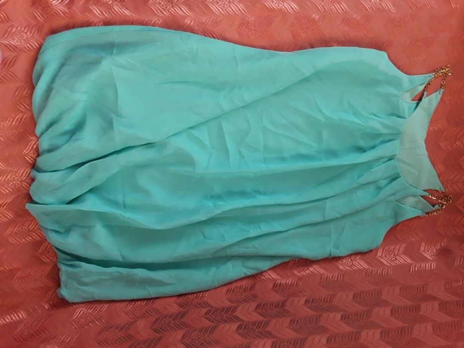 Платье продам новое