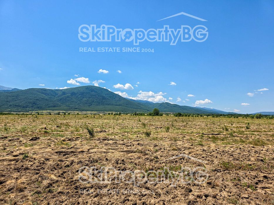 Парцел до голф клуб Ибър в Долна Баня!