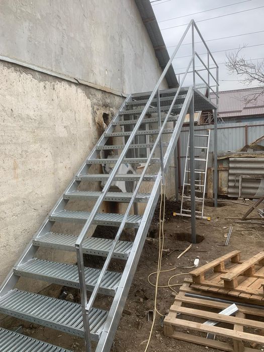 Scara metalica zincata  exterioara pentru ,case, beciuri și incendii