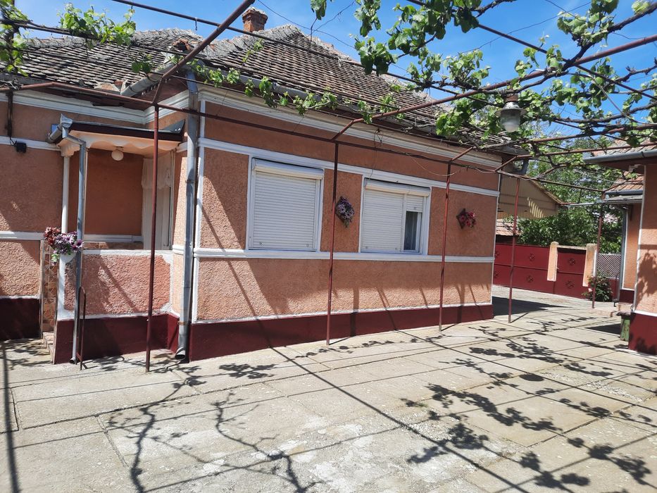 Casă solida din caramida in comuna Șicula jud.Arad
