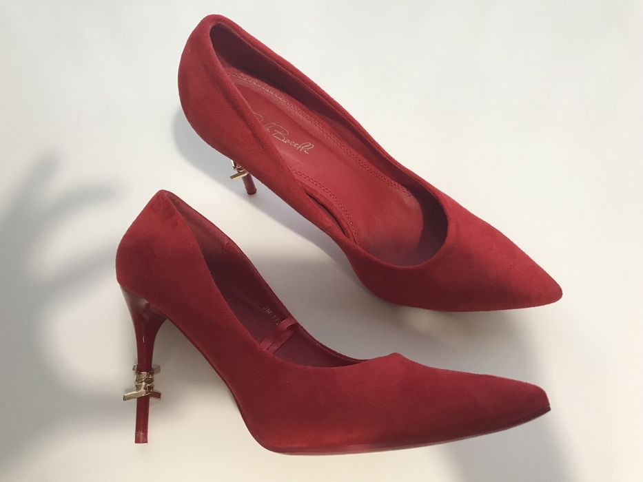 Продавам велурени обувки на висок ток - 30 лв.