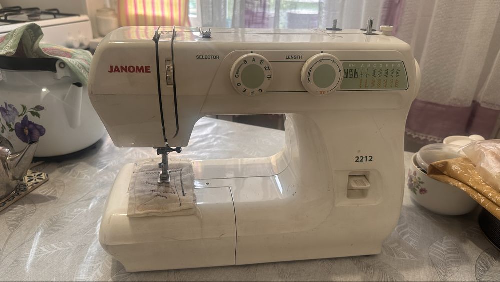 Швейная машинка Janome