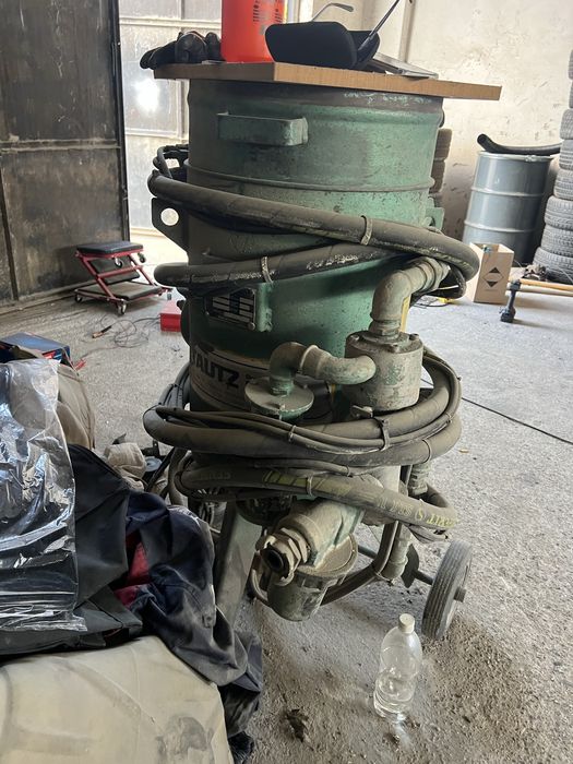 Винтов компресор и пясъкоструйка Clemco