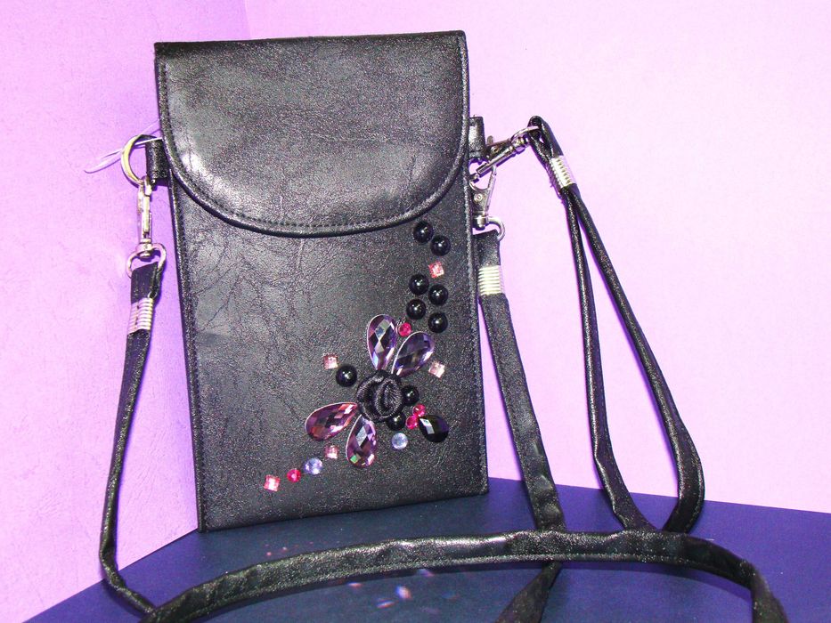 Дамски бутикови чантички за телефон и ключове