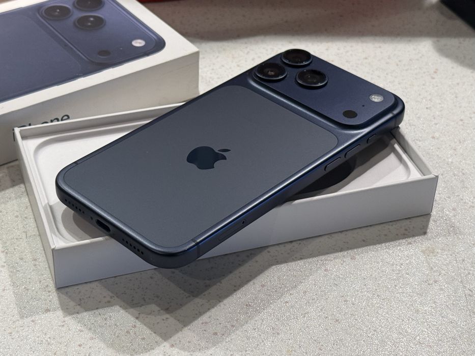 iPhone 17 Pro Max 256GB Blue – Отличен, 100% Батерия, Гаранция