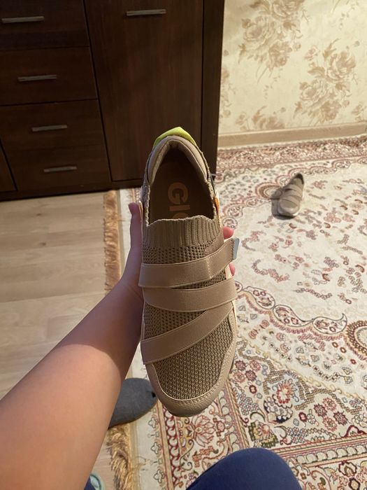 Кросовки женские