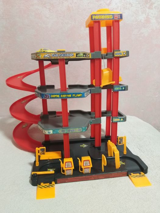 Паркинг, лифт, машинки