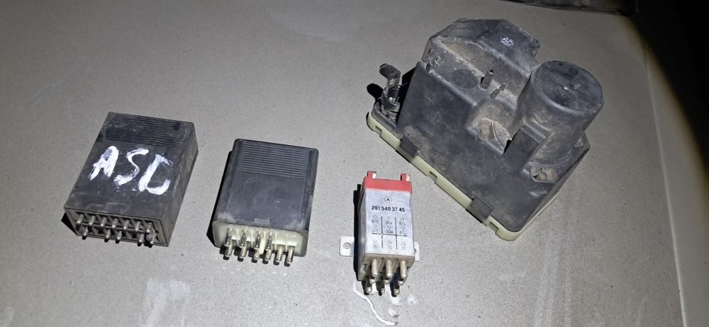 Задний кожаный диван