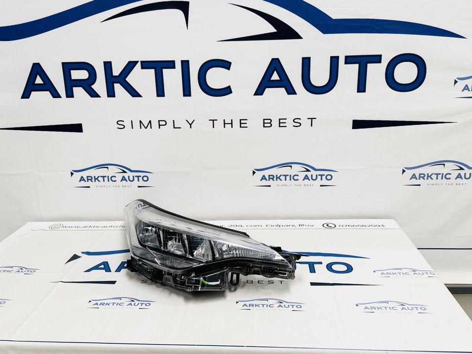 Far dreapta led Toyota C-HR facelift dupa 2019 cod 81110-F4810