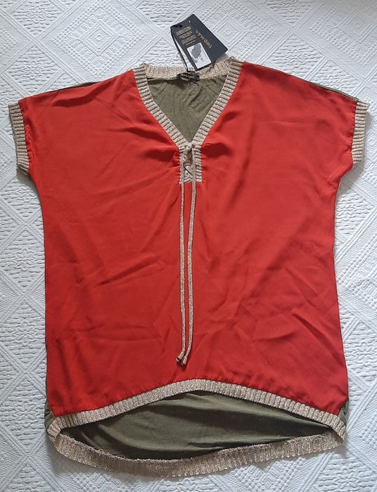 Bluza maneca scurta. Marimea S dar este mai mare