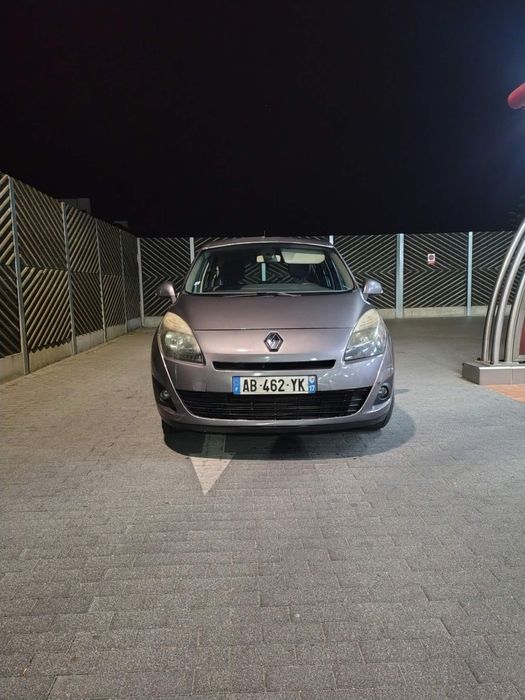 Vand Renault Scenic 1.5dci An 2009 7 locuri