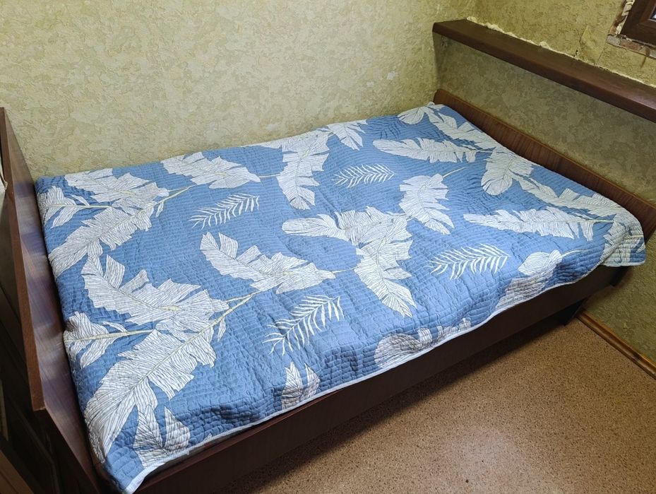 Продам полутора-спальную кровать