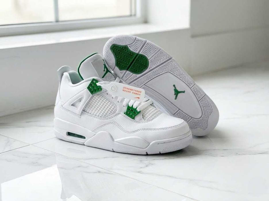 Nike Air Jordan 4 Retro "Metallic Green".