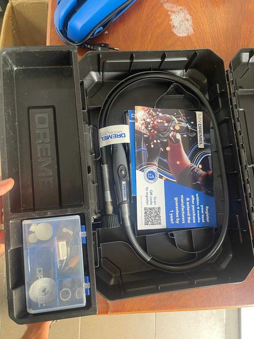 Unealta multifunctionala Dremel 3000, 130 W, cu cablu, pentru gaurit, slefuit + accesorii
