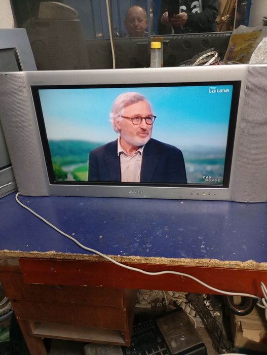 Vînd televizor Șharp