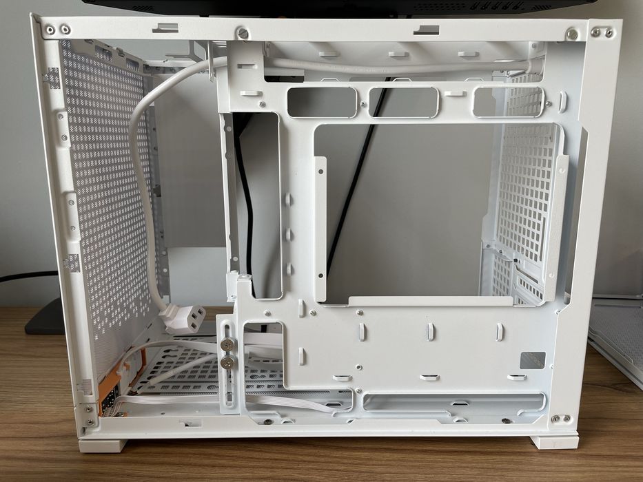 белый корпус jonsbo d32 pro