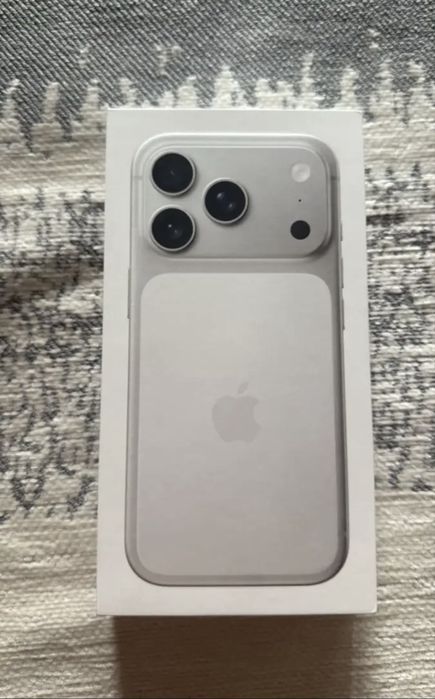 Продам iphone 17 pro silver