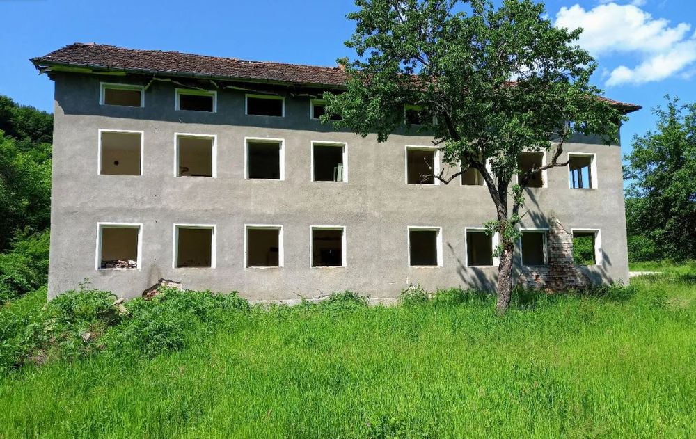 Продава се Промишлена сграда в с. Младен, Област Габрово - 883 кв.м за 195 €/кв.м - Снимка #1