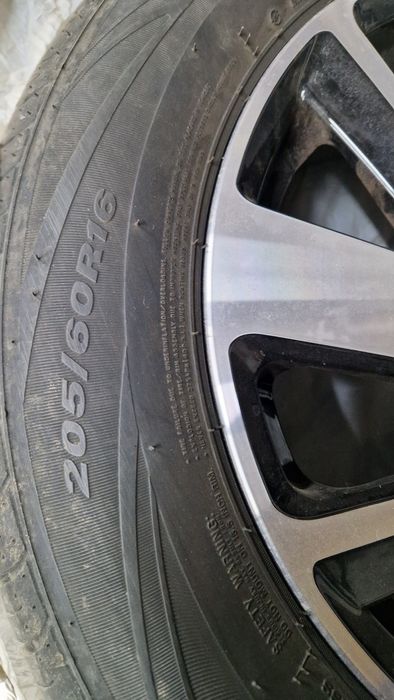 Продам комплект резины (шины на дисках)