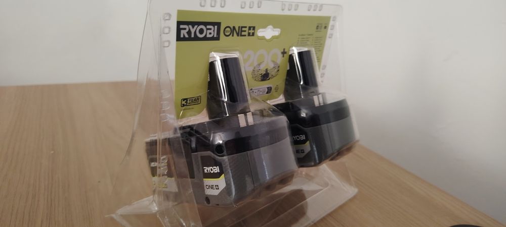 Vând acumulatori RYOBI noi, sigilați - doi la preț de unul - de 5 ah!!